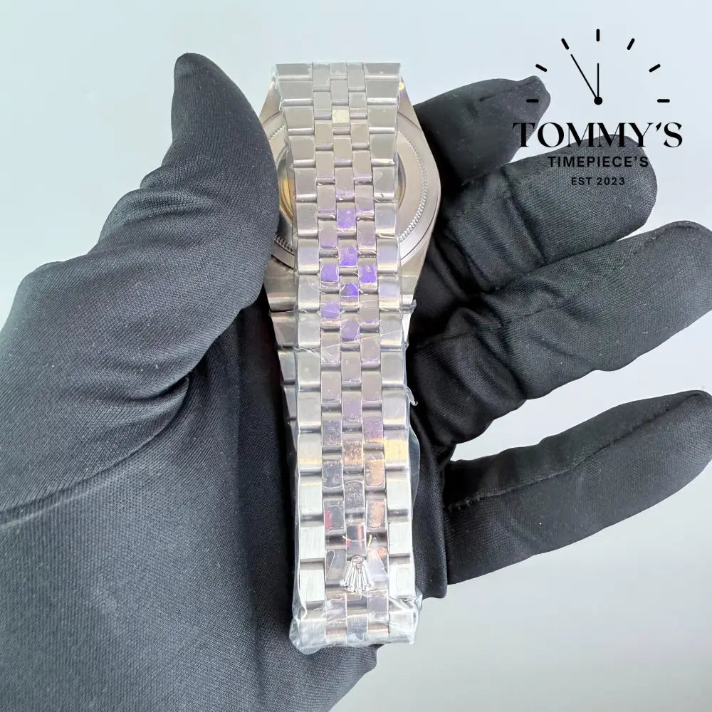 AAA+ Land Dweller White Dial With Fluted Bezel