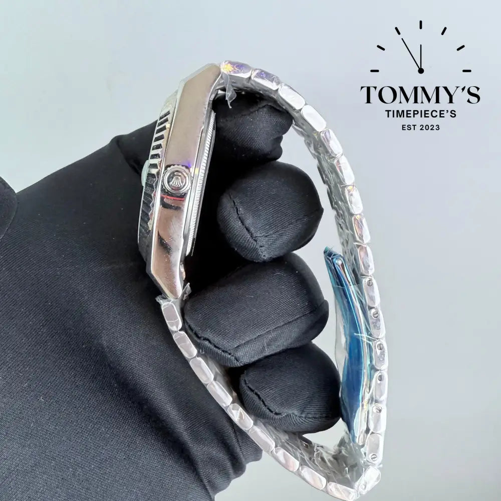 AAA+ Land Dweller White Dial With Fluted Bezel