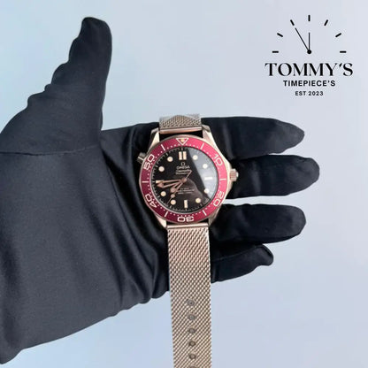 AAA+ Seamaster Diver 300M 42mm Black Dial-Mesh Bracelet (Red Bezel)
