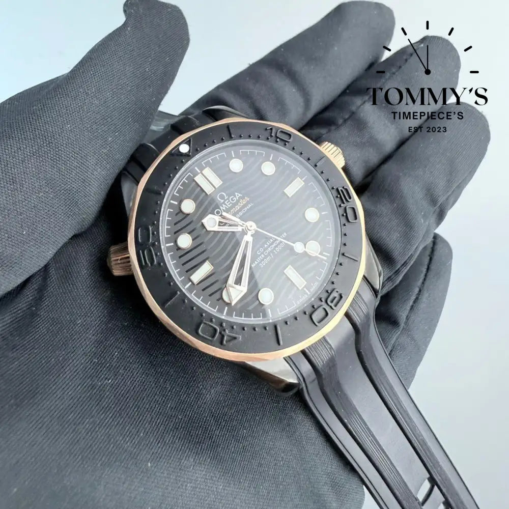 AAA+ Seamaster Diver 300M 42mm Black Dial-Rubber Strap (Sedna Gold)