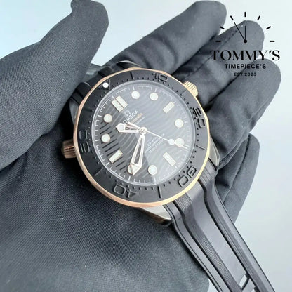 AAA+ Seamaster Diver 300M 42mm Black Dial-Rubber Strap (Sedna Gold)