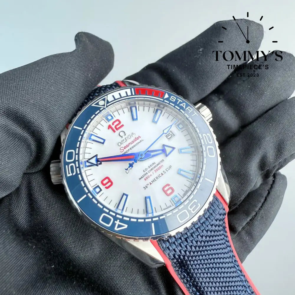 AAA+ Seamaster Planet Ocean 42mm White Dial-Rubber Strap (Blue and Red Ceramic Bezel)
